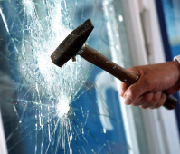 Защитные и противоударные стекла: сравниваем разные виды